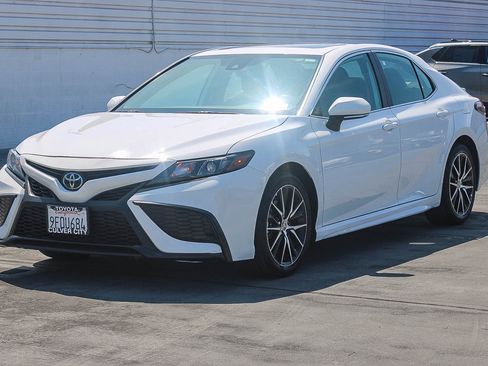 Certified 2023 Toyota Camry SE w/ Convenience Package image 3