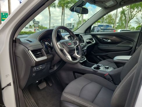 Used 2024 GMC Terrain SLE w/ Driver Convenience Package FWD image 10