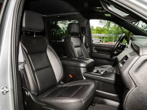 Used 2024 Chevrolet Suburban Z71 w/ Luxury Package AWD/4WD image 32
