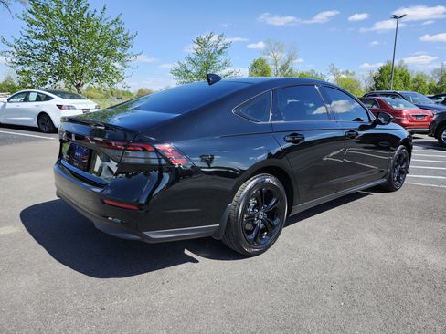 Used 2025 Honda Accord SE image 18