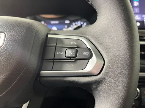Used 2023 Jeep Compass Latitude w/ Sun and Sound Group AWD/4WD image 18