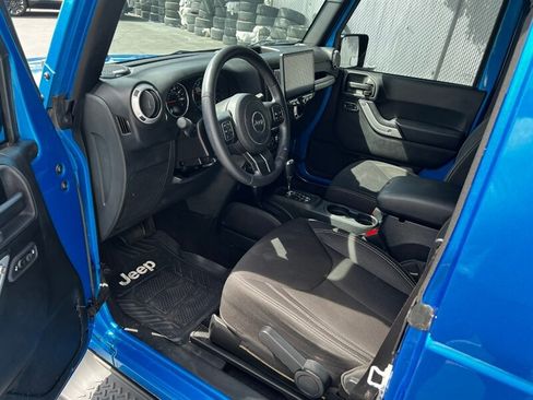 Used 2015 Jeep Wrangler Sahara w/ Connectivity Group AWD/4WD image 16