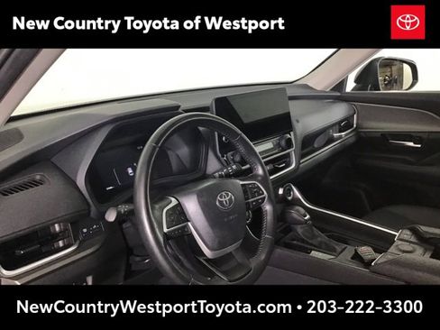 Certified 2024 Toyota Grand Highlander XLE image 8