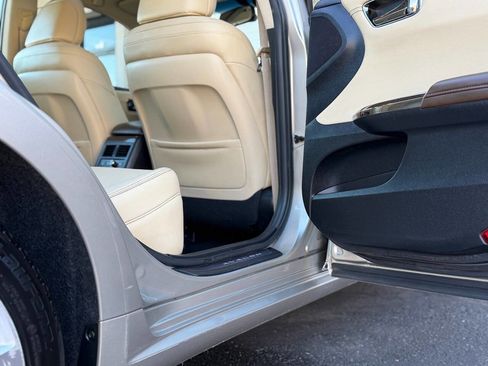 Used 2014 Toyota Avalon Limited image 61