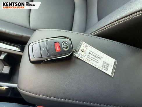Used 2025 Toyota Corolla Cross XLE image 37