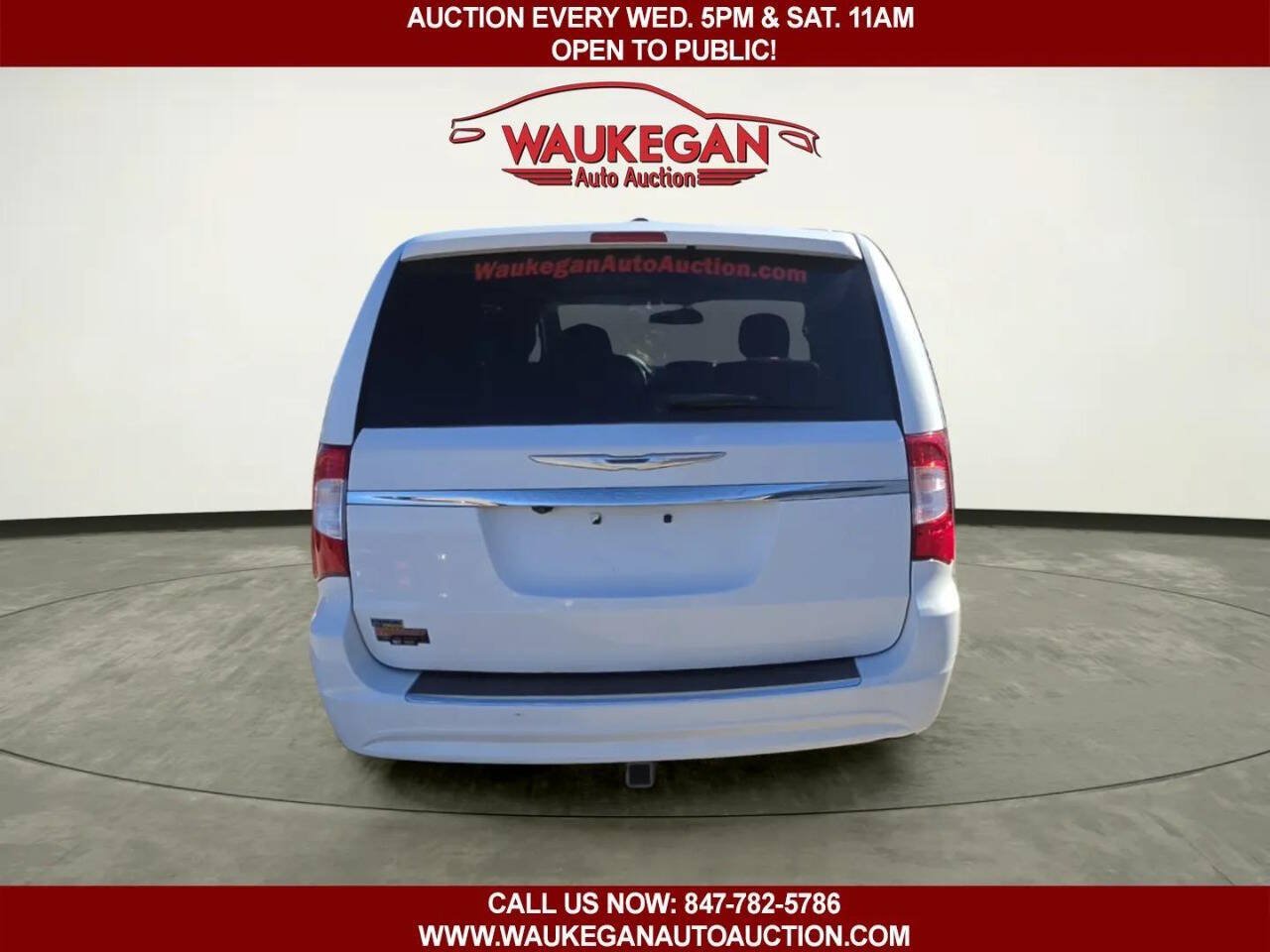 Used 2016 Chrysler Town & Country Touring FWD image 4