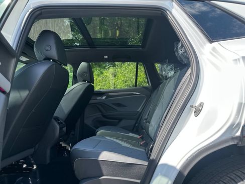 New 2026 Volkswagen Tiguan SE R-Line AWD/4WD image 17