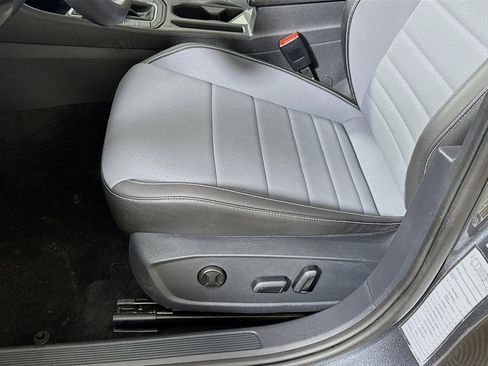 Used 2025 Volkswagen Jetta SE image 21