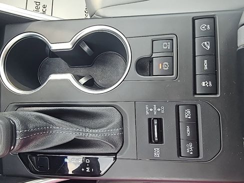 Used 2022 Toyota Highlander XLE image 24