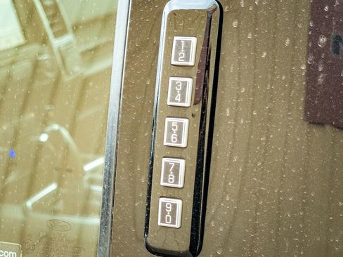 Used 2019 Ford F150 Lariat image 11