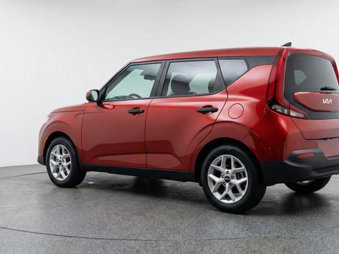 Used 2025 Kia Soul LX w/ LX Technology Package FWD image 6