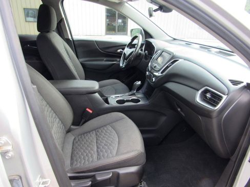Used 2020 Chevrolet Equinox LT w/ Driver Convenience Package FWD image 8