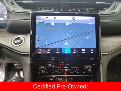 Certified 2025 Jeep Grand Cherokee Limited AWD/4WD image 18