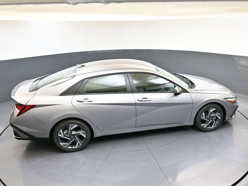 Certified 2025 Hyundai Elantra Sport FWD image 40