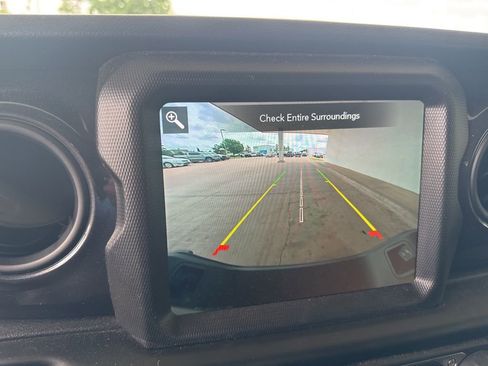 Used 2022 Jeep Gladiator Sport AWD/4WD image 15