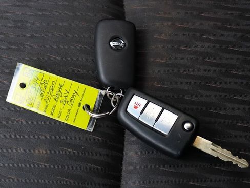 Used 2020 Nissan Rogue S FWD image 57