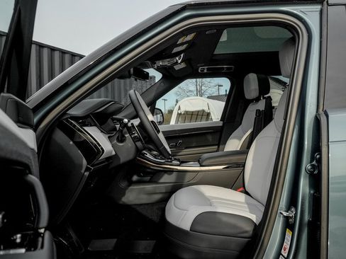 New 2025 Land Rover Range Rover Sport Dynamic SE image 10