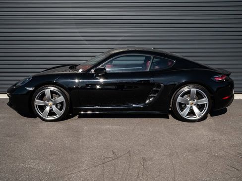 Certified 2024 Porsche 718 Cayman image 2