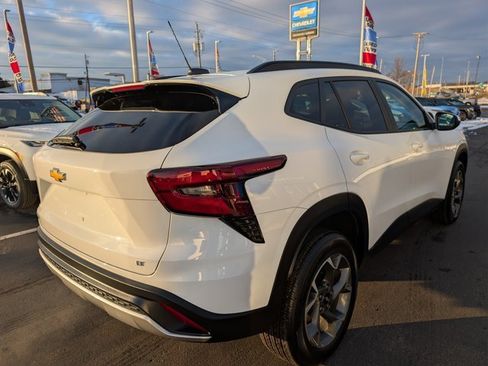 Used 2024 Chevrolet Trax LT w/ Driver Confidence Package image 5