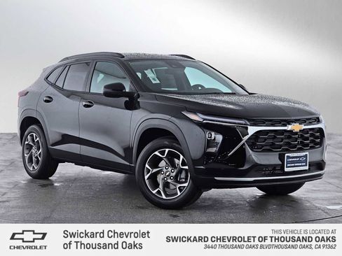 New 2026 Chevrolet Trax LT w/ Driver Confidence Package image 1