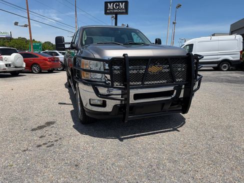 Used 2014 Chevrolet Silverado 2500 LT w/ Interior Plus Package AWD/4WD image 4