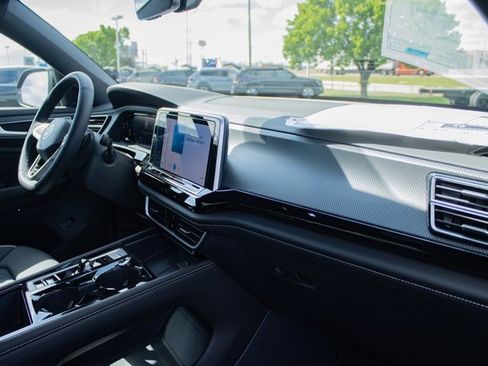 Used 2024 Volkswagen Atlas Cross Sport SEL Premium R-Line image 29