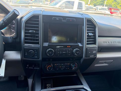 Used 2019 Ford F250 XLT w/ XLT Premium Package AWD/4WD image 31