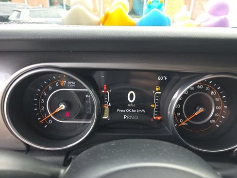 Used 2018 Jeep Wrangler Unlimited Sahara w/ Cold Weather Group AWD/4WD image 9