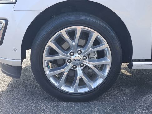 Used 2019 Ford Expedition Max Platinum RWD image 9