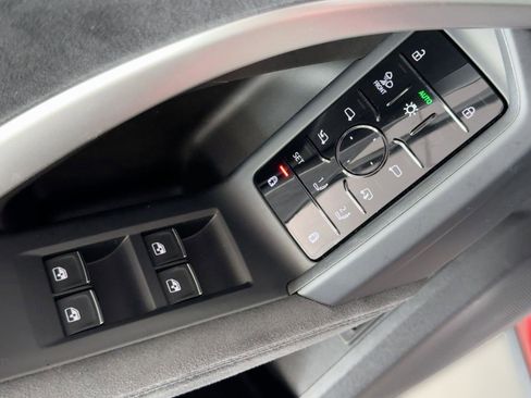 New 2025 Audi SQ5 Prestige image 13