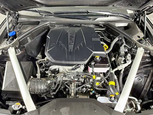 Used 2025 Genesis G70 2.5T RWD image 32