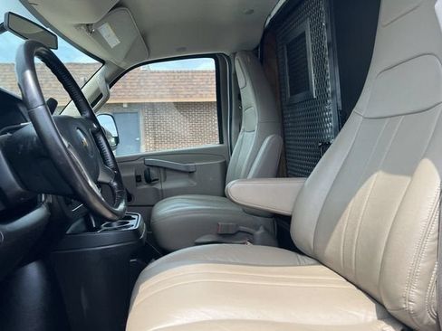Used 2016 Chevrolet Express 3500 RWD image 17