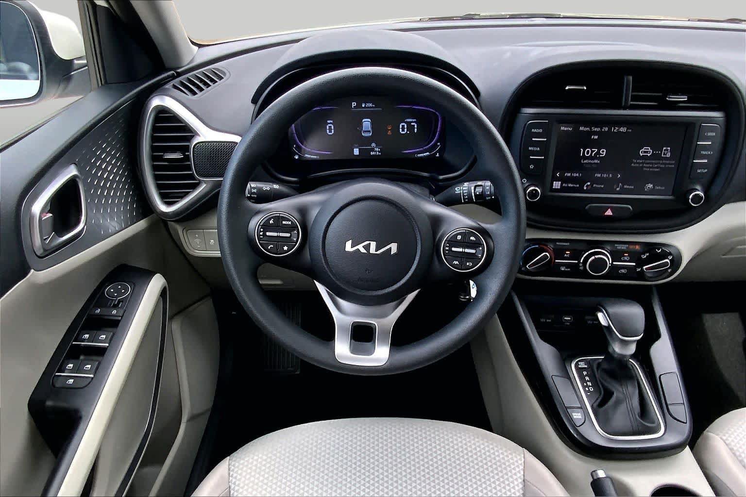 Used 2025 Kia Soul LX w/ LX Technology Package FWD image 6