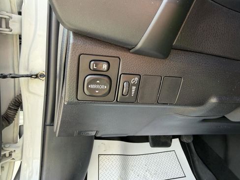 Used 2018 Toyota Corolla SE image 12