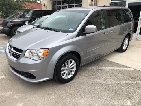 Used 2014 Dodge Grand Caravan SXT FWD image 3