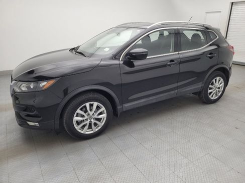 Used 2021 Nissan Rogue Sport SV image 2