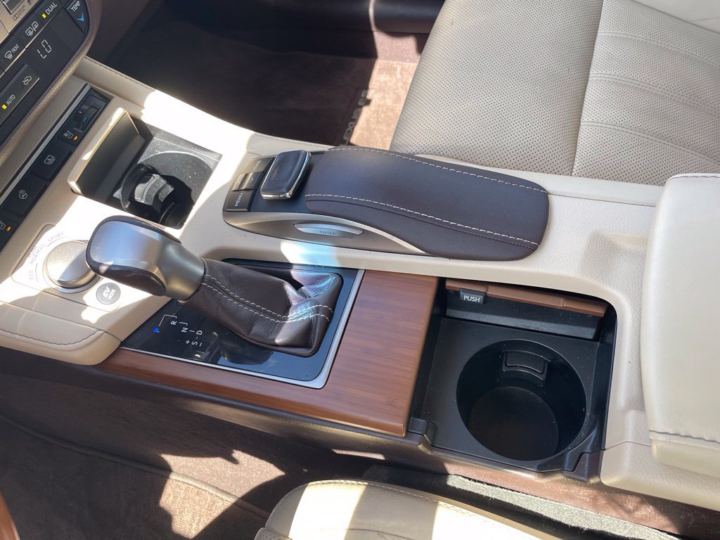 Used 2016 Lexus ES 300h w/ Luxury Package w/Wood Trim FWD image 22
