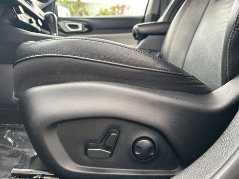 Used 2022 Jeep Compass Limited w/ Elite Group image 13