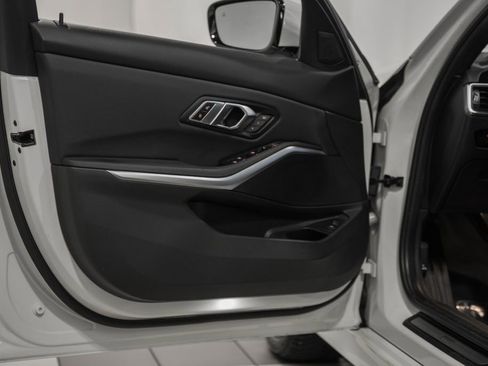 Used 2019 BMW 330i Sedan w/ Driving Assistance Package image 40