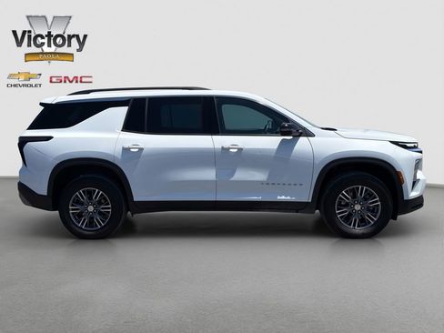 Used 2025 Chevrolet Traverse LT FWD image 7