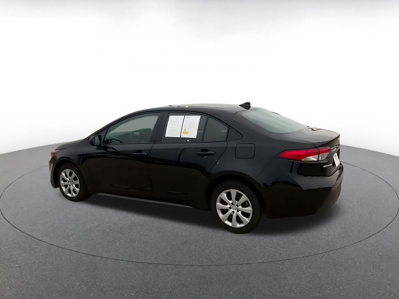 Used 2025 Toyota Corolla LE FWD image 9