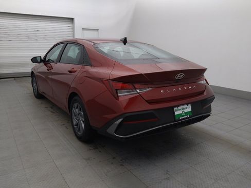 Used 2024 Hyundai Elantra SEL FWD image 5