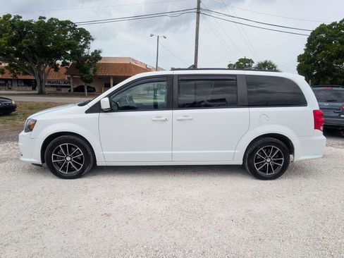 Used 2019 Dodge Grand Caravan GT FWD image 4