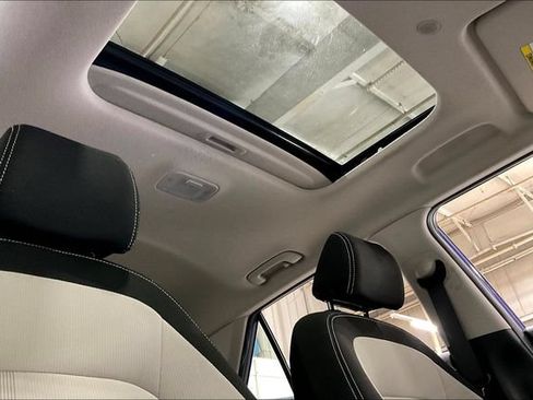 Used 2023 Hyundai Venue SEL FWD image 22