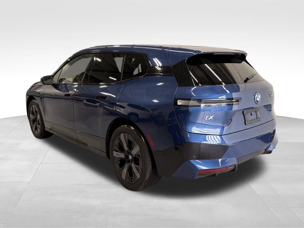 Used 2024 BMW iX xDrive50 w/ Sport Package AWD/4WD image 3