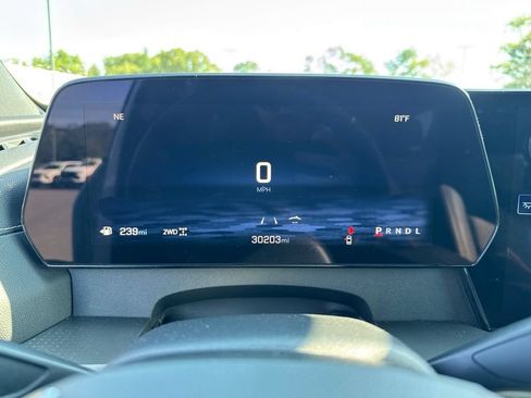 Used 2025 Chevrolet Traverse LT AWD/4WD image 38