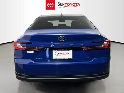 Used 2025 Toyota Camry LE image 5
