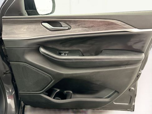 Used 2023 Jeep Grand Cherokee Limited w/ Trailer Tow Prep Group (B) image 34