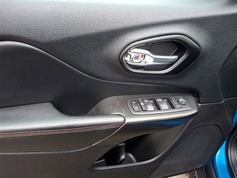 Used 2020 Jeep Cherokee Trailhawk w/ Comfort/Convenience Group image 13