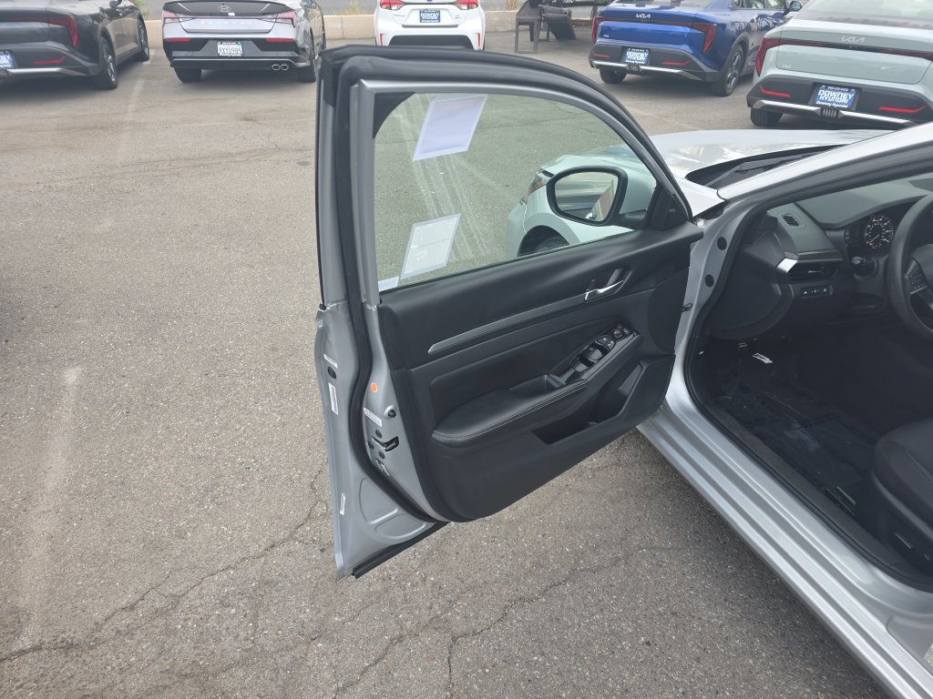 Used 2023 Nissan Altima 2.5 SV FWD image 10